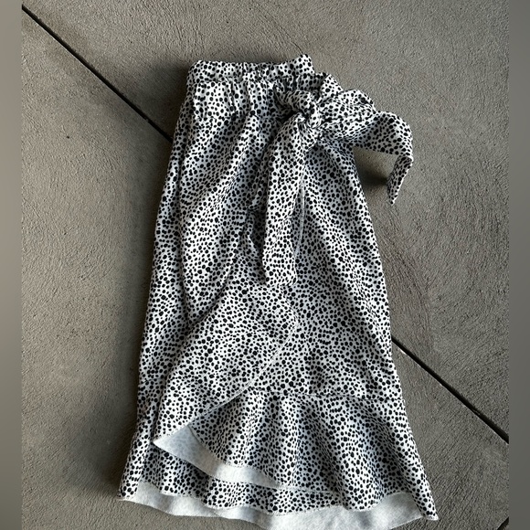 black and white poka dot skirts with bow - Picture 3 of 3